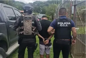  ?? ?? Un supuesto sicario fue detenido este martes en Limón. El hombre colisionó su auto contra un vehículo judicial. OIJ