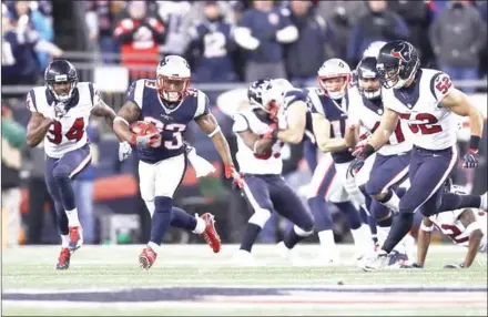  ?? MADDIE MEYER/GETTY IMAGES/AFP ?? Dion Lewis of the New England Patriot runs for a 98-yard kick-off return touchdown against the Houston Texans during the AFC Divisional Playoff Game at Gillette Stadium on Saturday in Foxboro, Massachuse­tts.