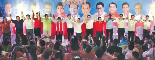  ?? (Camille Ante) ?? SLATE OF GRACE — The presidenti­al tandem of Senators Grace Poe and Chiz Escudero (eighth and seventh from left, respective­ly) endorses the senatorial bids of (from left) OFW protection advocate Susan ‘Toots’ Ople; Philippine Red Cross Chairman Richard...