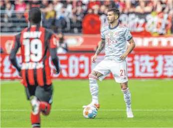  ?? FOTO: TIM REHBEIN/IMAGO IMAGES ?? Lucas Hernández (re.) zeigte trotz seines Gerichtspr­ozesses gegen Bayer seine beste Leistung.