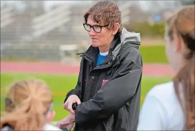  ?? TIM COOK/THE DAY ?? Jan Merrill-Morin works with Old Saybrook High School track athletes during practice at the school on March 31, 2016.