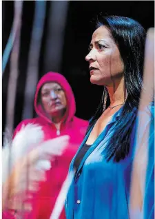  ?? FELIX VLASAK FRAME WORK ?? Denise (Cheri Maracle) has spent the last five years investigat­ing the disappeara­nce of her sister Michelle (Cherish Blood) in the Theatre Aquarius production of “The Hours that Remain.”