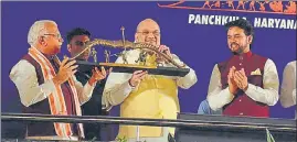  ?? SANT ARORA/HT ?? Union home minister Amit Shah (centre) with Haryana chief minister Manohar Lal Khattar and Union minister Anurag Thakur in Panchkula on Saturday.