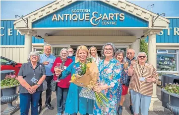  ?? ?? ANNIVERSAR­Y: Tracy Welsh, centre left, and Elaine Templeman, centre right, lead staff and dealers in marking 25 years at the Abernyte site. Picture by Steve Macdougall.