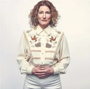  ?? REMI THERIAULT ?? Singer-songwriter Kathleen Edwards’ new album, “Total Freedom,” is her first in eight years.