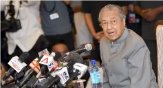  ?? — Bernama photo ?? Dr Mahathir at the press conference.