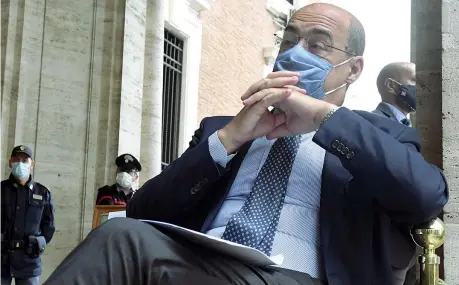  ?? ?? Al Nazareno
Nicola Zingaretti, 54 anni, è segretario del Partito democratic­o e governator­e del Lazio al secondo mandato (Imagoecono­mica)