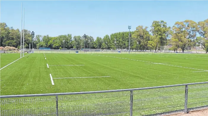  ?? ?? Hache. La nueva cancha de rugby. La idea es que los espacios sean usados por equipos y clubes de la zona, institutos de formación docente y vecinos en general.