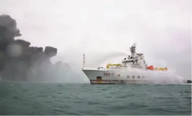  ?? Transport Ministry of China ?? A Chinese firefighti­ng ship sprays water Sunday on the burning oil tanker Sanchi in the East China Sea.