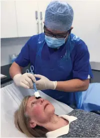  ?? Picture: Swansea Bay University Health Board ?? Melvin Cua with patient Jackie Brock.