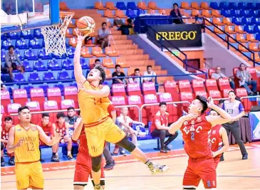  ?? DAVID JOHN CUBANGBANG ?? CYRIL Gonzales tows Mapua University past Emilio Aguinaldo College in Season 95 of the NCAA men’s basketball tournament.