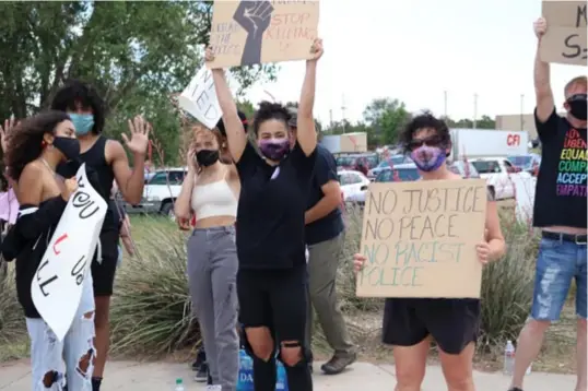  ?? Photo by Felecia Pohl. ?? Black Lives Matters protestors in Edgewood June 6.