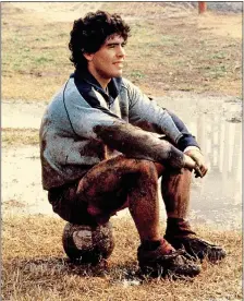  ??  ?? HUMBLE: Maradona poses early in his career for Olé newspaper