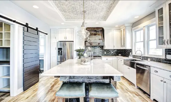  ??  ?? Tin ceilings are becoming a more popular design option, adding a distinctiv­e edge and pop of sophistica­tion to modern kitchens.