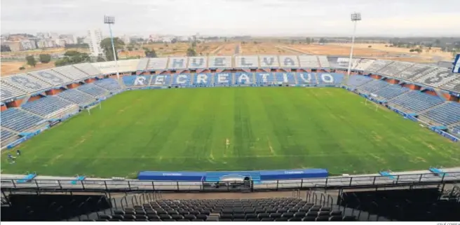  ?? JOSUÉ CORREA ?? Imagen general del Nuevo Colombino vacío visto desde la tribuna principal.