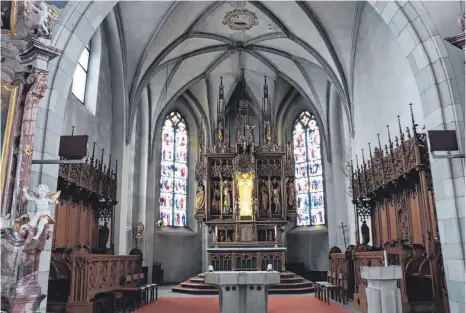  ?? FOTOS: STEPPAT ?? Der Chorraum samt Altar wird bald vorübergeh­end hinter Gerüsten verschwund­en sein.