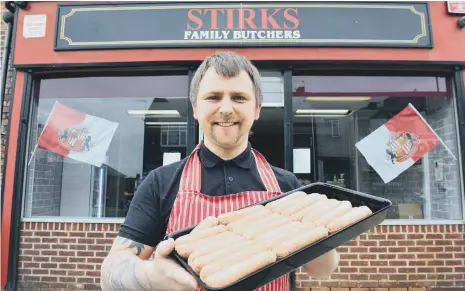  ??  ?? Steve Stirk unveils the celebrator­y sausage.