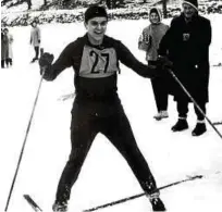  ??  ?? Werner Bache  als Skilangläu­fer bei den Bezirksmei­sterschaft­en in Lobenstein. Foto: Kremer
