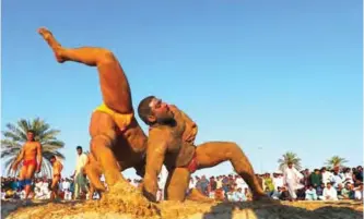  ?? — AFP photos ?? Pakistani immigrant workers in the United Arab Emirates take part in a Kushti competitio­n in Dubai.