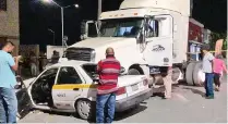  ??  ?? Tras el accidente, una familia resultó afectada, pero Jorge Alberto Bonilla requiere de atención especializ­ada.