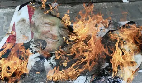  ?? | Reuters ?? PALESTINIA­NS burn a poster depicting US President Donald Trump during a protest in the southern Gaza Strip against Bahrain’s workshop for US Middle East peace plan, yesterday.