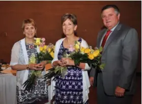  ??  ?? Edwin Oley, CEO of Mercy Lorain and Vice President for Mercy Health, congratula­tes Mercy New Life Hospice employees Kathy Furnas, Clinical Nurse II, and Mary Deucher, Bereavemen­t Counselor, on being selected as Mercy’s Caring Hands Winners of the Year.