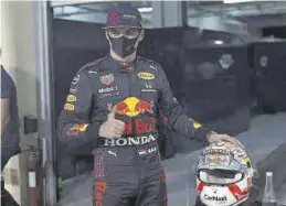  ?? EFE / VALDRIN XHEMAJ ?? Verstappen celebra la ‘pole’ al término de los entrenamie­ntos.