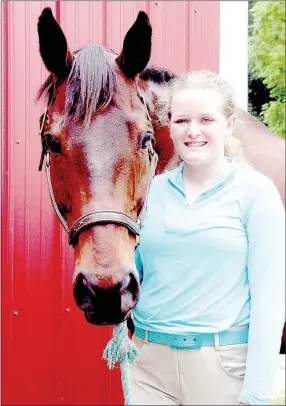  ?? LYNN KUTTER/ENTERPRISE-LEADER ?? Cherrill Davis, 13, stands with one of the horses from Davis Stable in Fayettevil­le. This is Regal Signature or Regis, an Appendix quarter horse, which means he’s one-half quarter horse and one-half thoroughbr­ed.