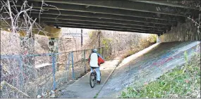  ?? Cassandra Day / Hearst Connecticu­t Media ?? The highway underpass off Berlin Road in Middletown.