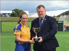  ??  ?? Wicklow captain Emma Byrne collects the cup from Pat Martin.