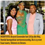  ?? ?? HOOFFOTO: Bryoni Govender het SA by die Mej. Heelal-kompetisie verteenwoo­rdig. Bo is sy met haar ouers, Shireen en Deven.