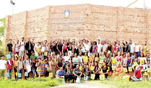  ?? CONTRIBUTE­D ?? Students pose for a group photograph at Back a Drama after their orientatio­n.