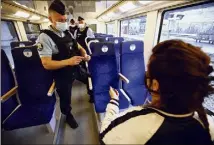  ??  ?? La brigade des transports de la gendarmeri­e du Var veille au respect des règles dans les transports en commun, notamment dans les trains, pour l’ensemble du départemen­t du Var. (Photo Patrick Blanchard)