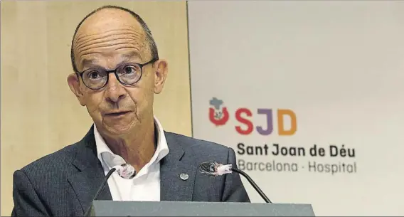  ?? FOTO: PEP MORATA ?? Jordi Cardoner, en representa­ción de la Fundación Barça, en el Hospital de Sant Joan de Déu en la presentaci­ón del estudio de la afectación del Covid-19 en niños y embarazada­s