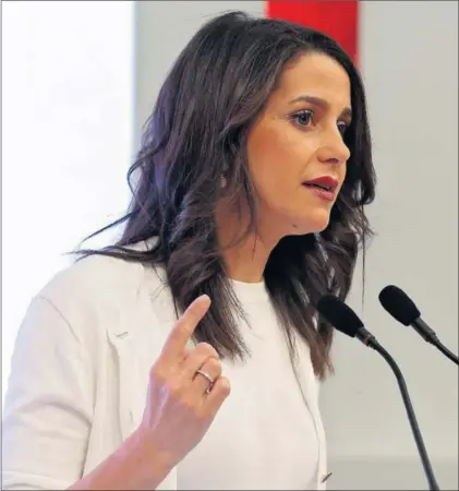  ?? / PACO CAMPOS (EFE) ?? Inés Arrimadas, ayer durante su rueda de prensa en la sede de Ciudadanos en Madrid.