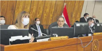  ??  ?? La ministra Carla Bacigalupo también defendió ayer el presupuest­o del MTESS para el 2022.