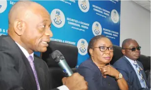  ??  ?? From left: Director, External Relations, Securities and Exchange Commission Mr. Henry Rowlands; Coordinati­ng Director Operations SEC, Ms Mary Uduk; and Acting Director- General SEC, Dr. Abdul Zubair, during a press briefing on the ongoing capital...