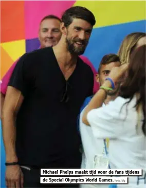  ?? Foto: blg ?? Michael Phelps maakt tijd voor de fans tijdens de Special Olympics World Games.