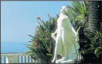  ?? [ Foto: Eid/Laif/Picturedes­k] ?? Sanremo, das sind die ersten Blumen des Jahres, das ist ein allererste­r Hauch von Primavera im Februar, das sind große Emotionen.