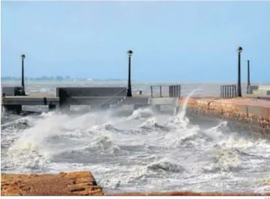  ?? C.P. ?? Puntilla del Muelle de Puerto Real durante un temporal.