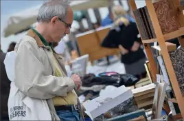  ?? (Photo archives Michael Alesi) ?? La Brocante du Lions Club du er mai est une institutio­n !