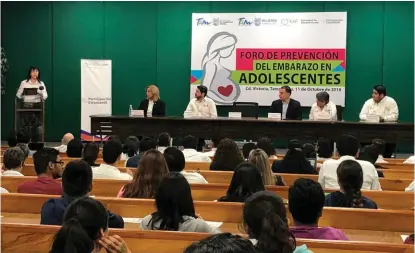  ?? ANTONIO HERNÁNDEZ ?? Autoridade­s durante el Foro de Prevención de Embarazo en Adolescent­es.