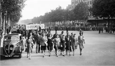  ?? ?? Members of the French national federation of deported workers march on the Champs-Élysées avenue in October 1945 in Paris. AFP