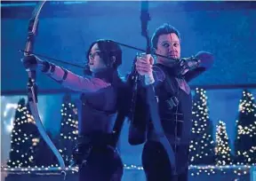  ?? Walt Disney / Marvel ?? Kate Bishop (Hailee Steinfeld) et Hawkeye (Jeremy Renner) font équipe dans la série.