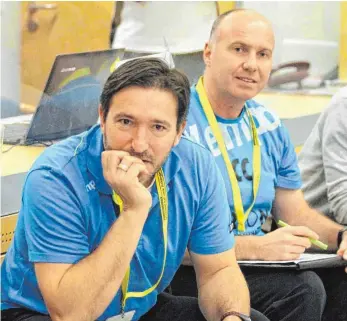  ?? FOTO: HKB ?? Gehen ambitionie­rt in die Saison: die Handballtr­ainer Martin Irion (links) und Marc Sasse von Landesliga-Aufsteiger HSG Baar.