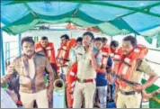  ??  ?? Police personnel on a rescue boat headed towards the mishap site on Godavari river in East Godavari district on Sunday. PTI