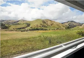  ?? RICKY WILSON/STUFF ?? View of the Marlboroug­h plains from the open carriage onboard the train.