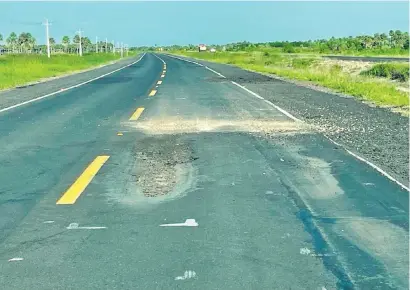  ?? ?? Ayer se reportó que en el km 90 apareciero­n más baches, deformacio­nes que se extienden a lo largo de 5 km.