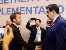  ?? (Photo AFP) ?? Emmanuel Macron a brièvement rencontré lundi Nicolás Maduro, Président du Venezuela, dont la France n’a jamais officielle­ment reconnu la réélection en 2018.