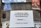  ??  ?? À l’image du Famace, les panneaux indiquant la fermeture temporaire pourraient rester en place encore plusieurs semaines dans les lieux de spectacle.